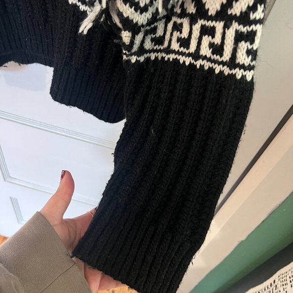 H&M Black and White Patterned Sweater - Picture 5 of 8